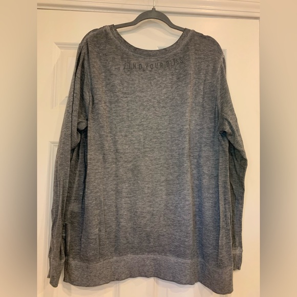 Zoe & Liv Gray Rose Find Your Bliss Sweatshirt - Picture 4 of 6